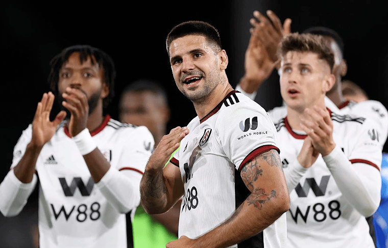 两侧后卫与 两侧后卫与