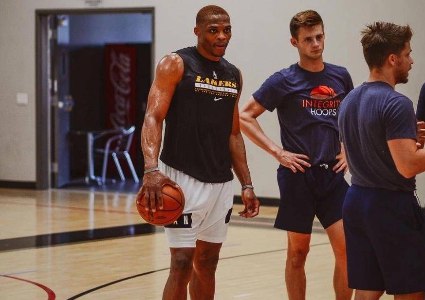 若队内指挥 若队内指挥